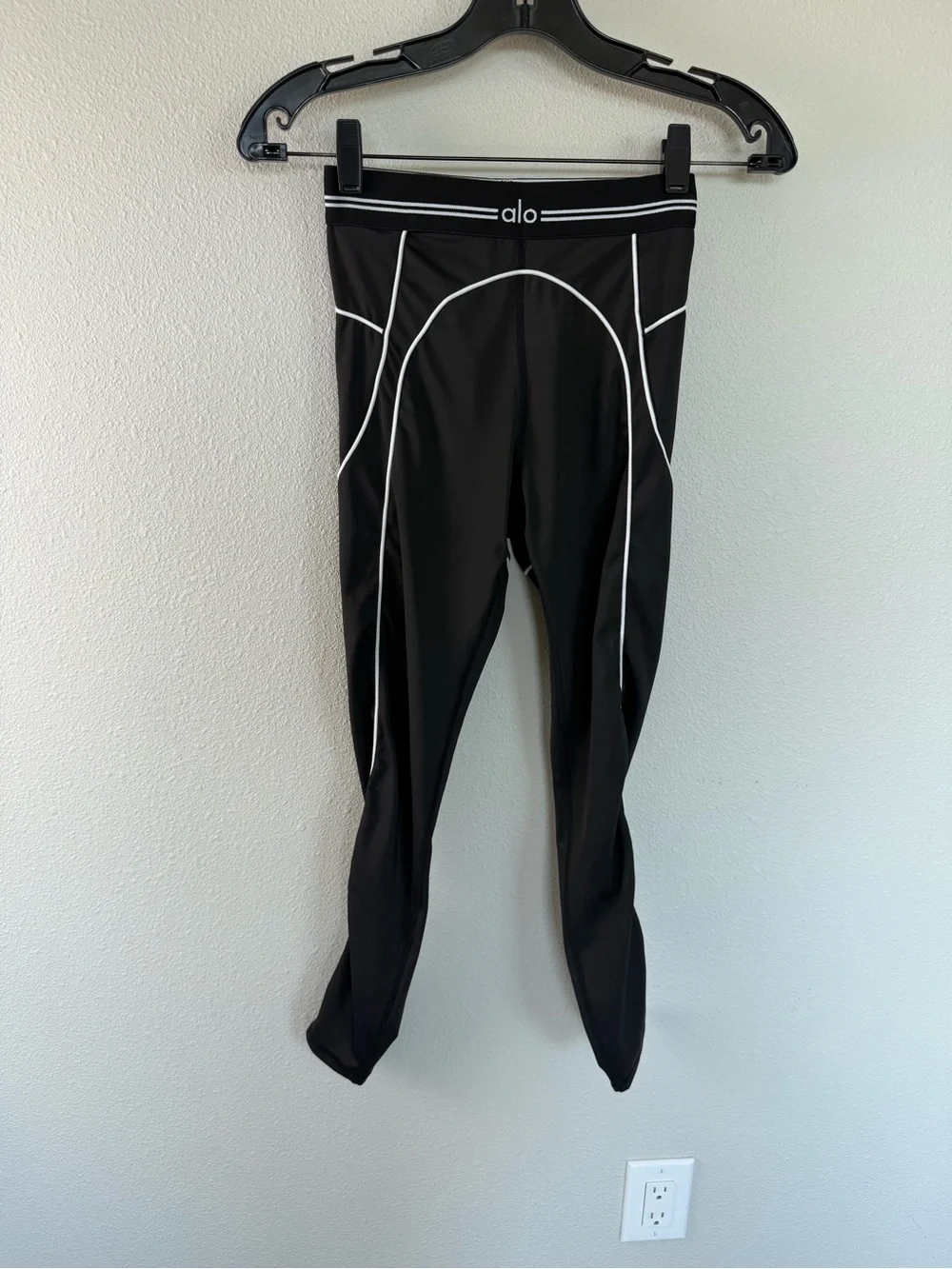 Alo Yoga Airbrush High-Waist 7/8 Heart Throb Legging Black and White Women’s XS